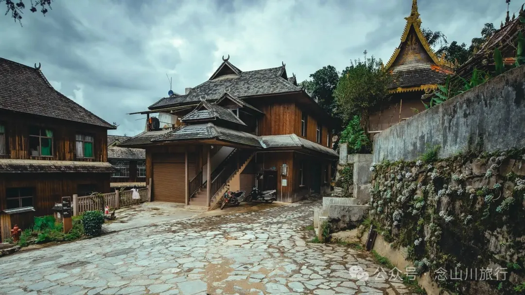 普洱澜沧景迈山芒埂寨：佛寺不语，榕树轻摇，时光在此皈依 - 第16张