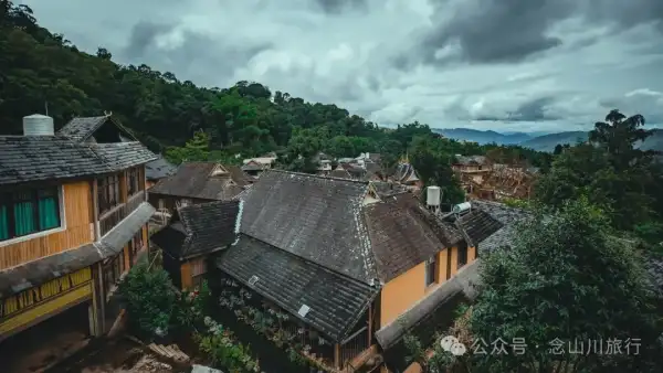 普洱澜沧景迈山芒埂寨:佛寺不语,榕树轻摇,时光在此皈依