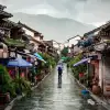 火把节·雨幕下的巍山古城：雨水浇不灭的千年炽热