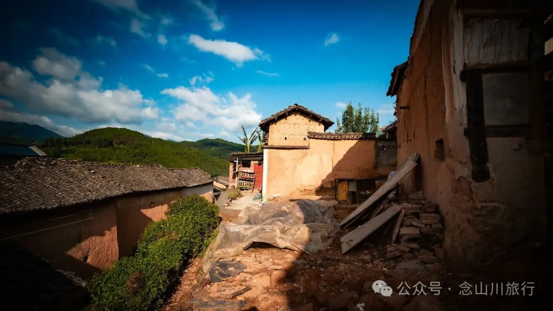 大理南澗寶華鎮阿木臘大村：清晨的光是慢動作的——它一寸寸挪過屋簷，怕吵醒昨夜的夢 - 第10张