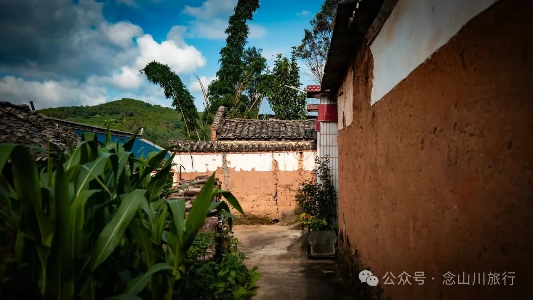 大理南澗寶華鎮阿木臘大村：清晨的光是慢動作的——它一寸寸挪過屋簷，怕吵醒昨夜的夢 - 第15张