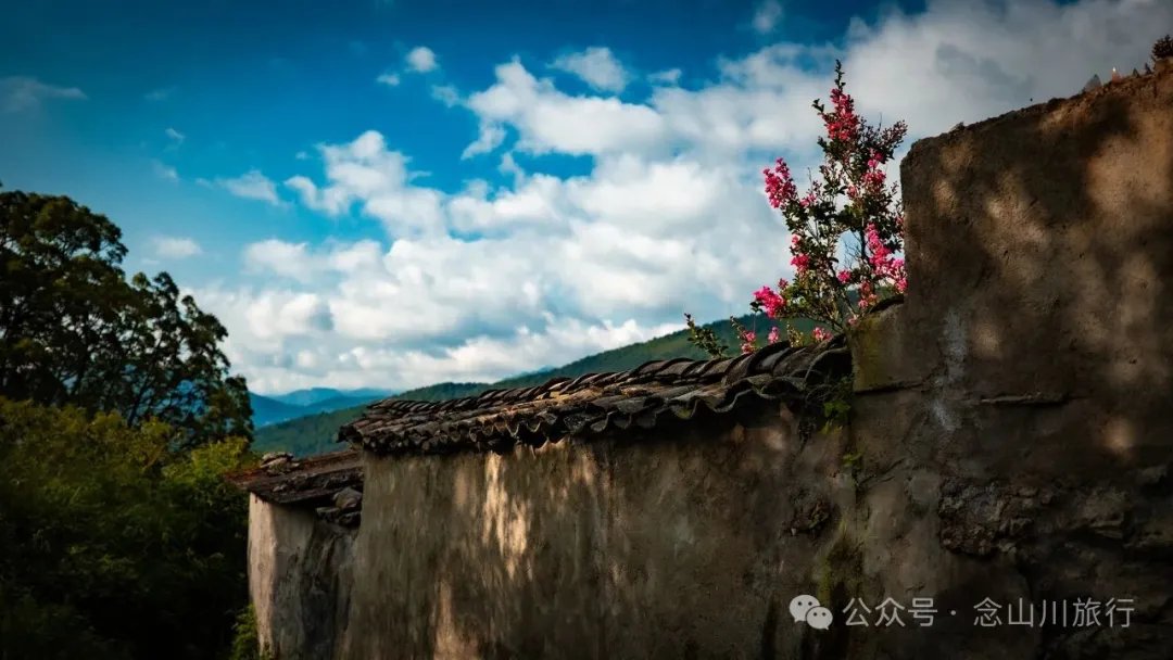 大理南澗寶華鎮阿木臘大村：清晨的光是慢動作的——它一寸寸挪過屋簷，怕吵醒昨夜的夢 - 第18张