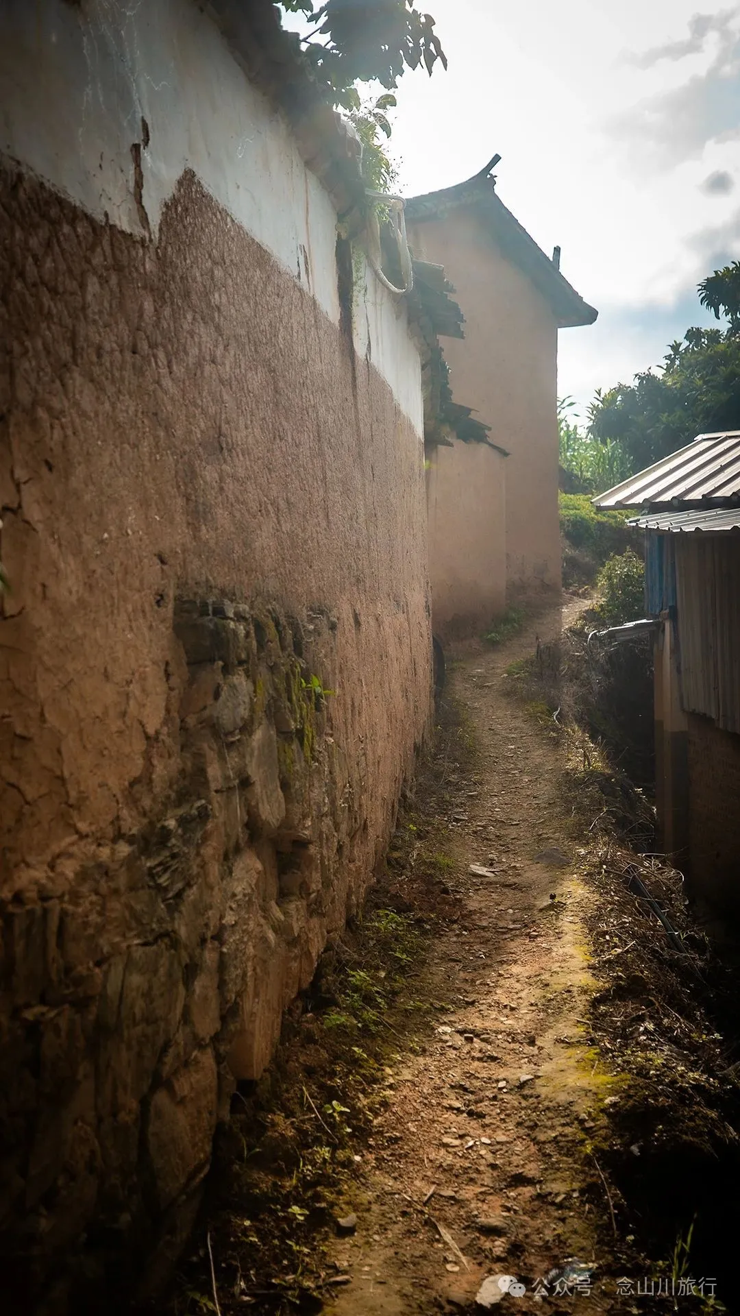 大理南澗寶華鎮阿木臘大村：清晨的光是慢動作的——它一寸寸挪過屋簷，怕吵醒昨夜的夢 - 第22张