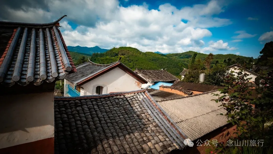 大理南澗寶華鎮阿木臘大村：清晨的光是慢動作的——它一寸寸挪過屋簷，怕吵醒昨夜的夢 - 第3张