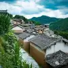 大理南涧宝华镇格止腊村:一条小河分两岸,却让风景成了双倍