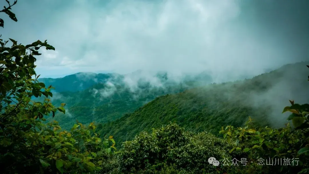 巍弥线-沙帽山的山景风光:风车是云雾的时针,草甸是山峦的柔软衬里 - 第13张
