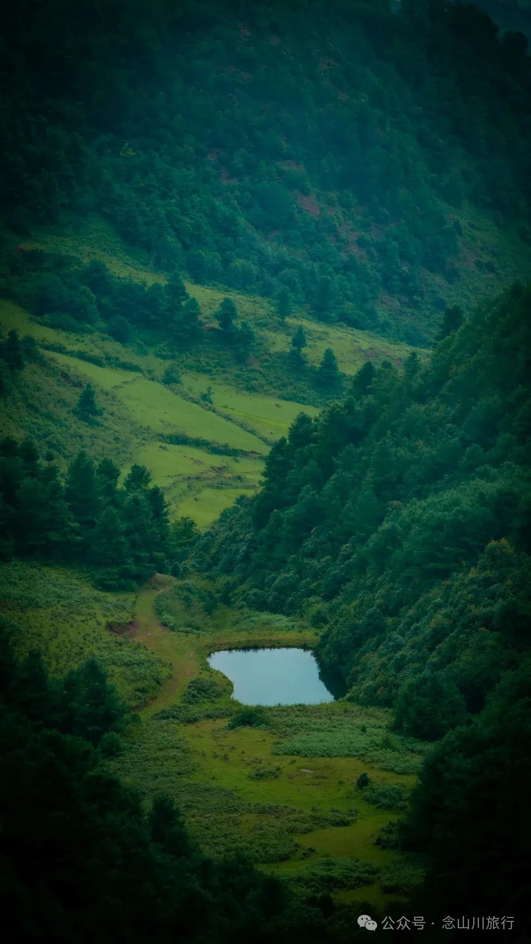 巍弥线-沙帽山的山景风光:风车是云雾的时针,草甸是山峦的柔软衬里 - 第17张