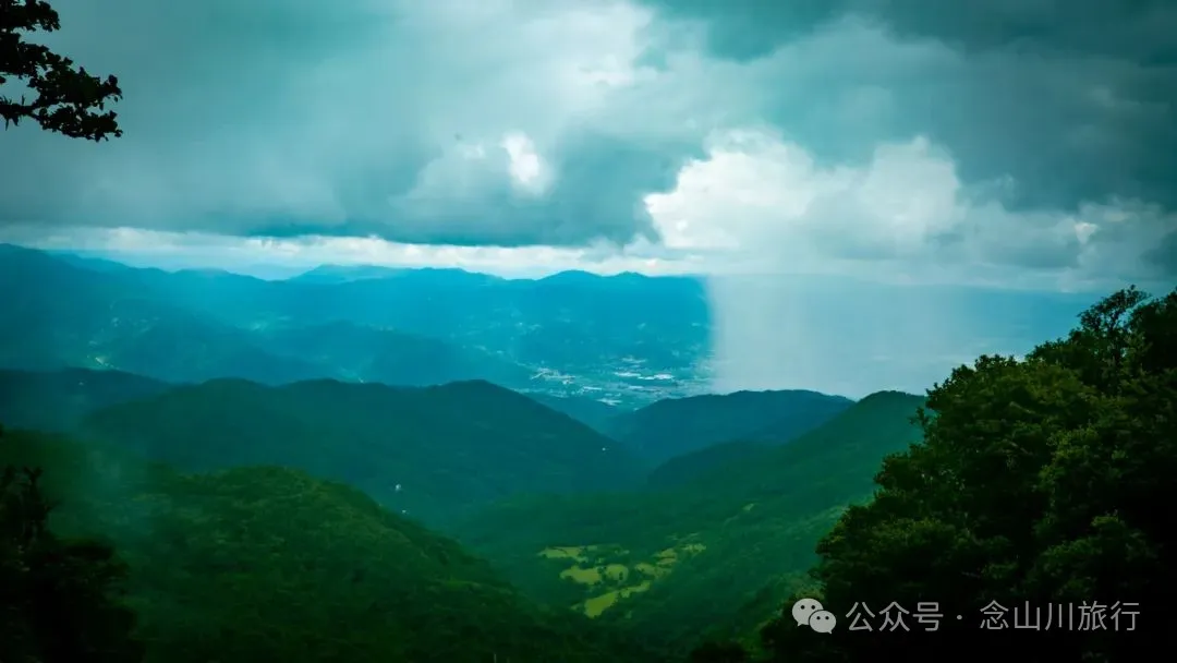 巍弥线-沙帽山的山景风光:风车是云雾的时针,草甸是山峦的柔软衬里 - 第18张