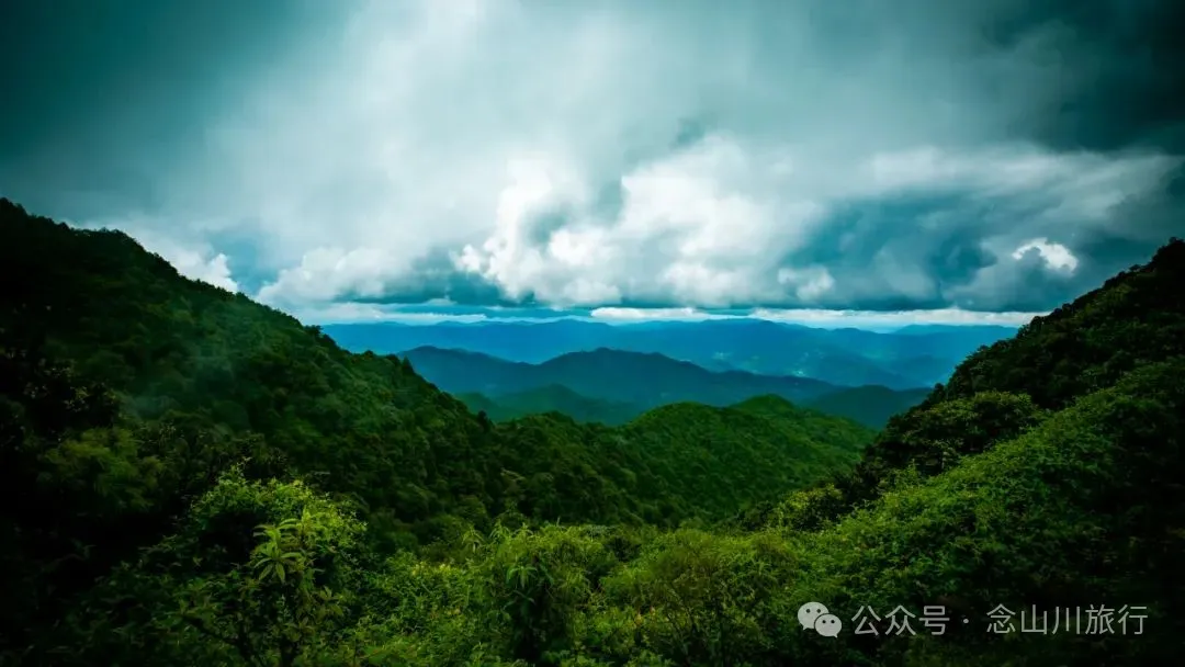 巍弥线-沙帽山的山景风光:风车是云雾的时针,草甸是山峦的柔软衬里 - 第19张