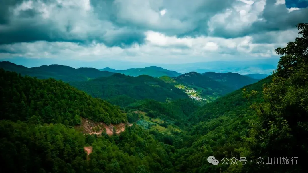 巍弥线-沙帽山的山景风光:风车是云雾的时针,草甸是山峦的柔软衬里 - 第2张