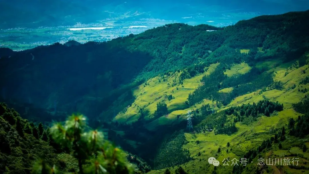 巍弥线-沙帽山的山景风光:风车是云雾的时针,草甸是山峦的柔软衬里 - 第22张