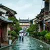 巍山古城的大街小巷：拱辰楼的晨光，群力门的黄昏，中间是未被吵醒的小城岁月