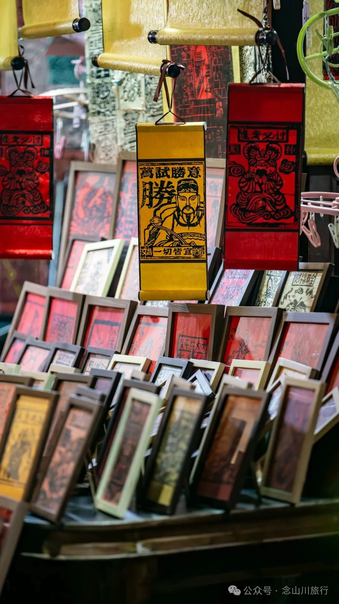 巍山古城夜景：瓦檐下的光影，是时间忘了带走的碎金 - 第13张