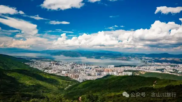者摩山之巅:把大理的山海城川装进一幅画里