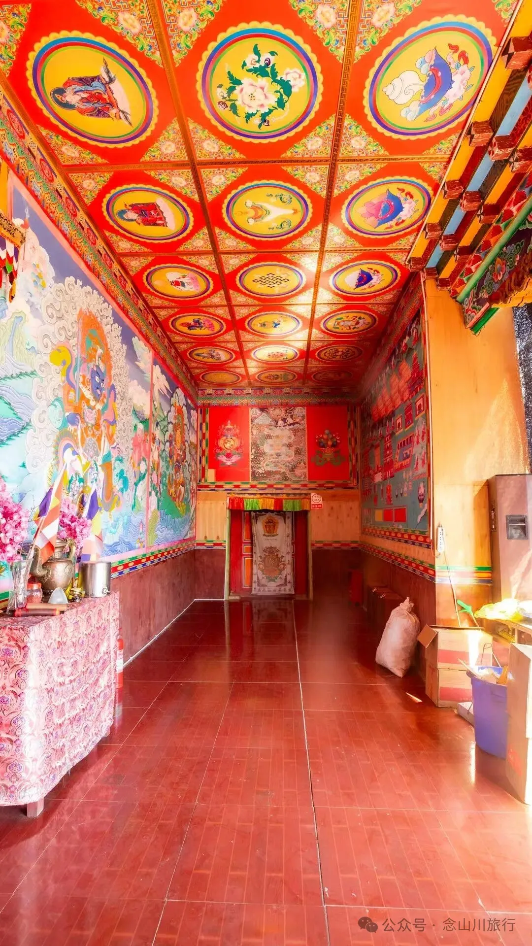 尋訪藏傳佛教寺廟達來寺,在未完工的殿堂裡,遇見一座正在進行的信仰 - 第17張