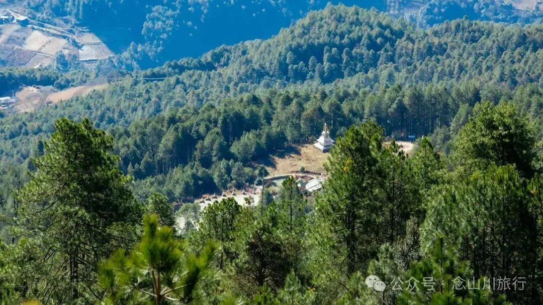 尋訪藏傳佛教寺廟達來寺,在未完工的殿堂裡,遇見一座正在進行的信仰 - 第30張