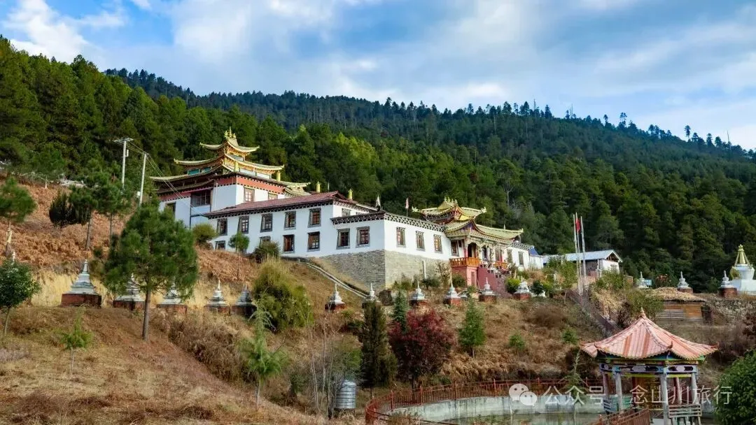 尋訪藏傳佛教寺廟達來寺,在未完工的殿堂裡,遇見一座正在進行的信仰 - 第5張