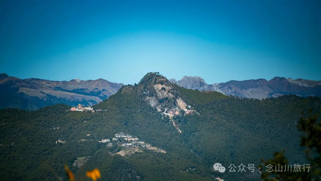 僧侣、活佛与匍匐的村民:我在云南的一座悬崖寺庙,见证了什么? - 第14张