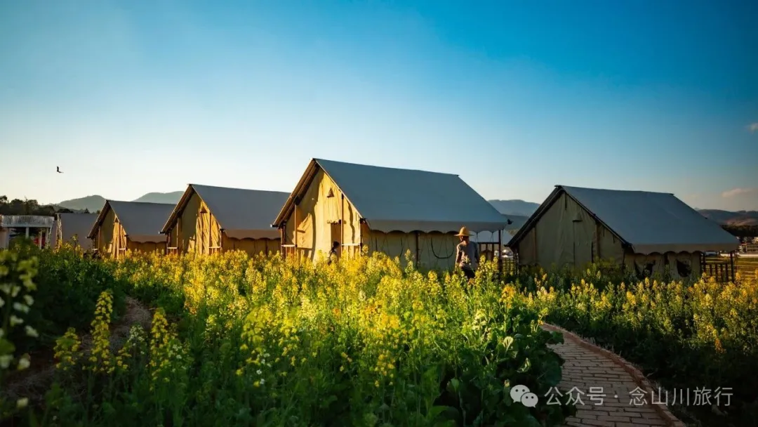 保山隆阳区丙麻乡油菜花|土夯小屋，远山淡烟，夕阳花田，这是谁的美好故乡呢 - 第14张