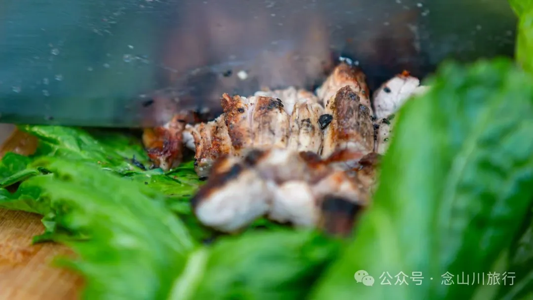 大理巍山金沙坪村殺豬飯:一口火燒肉與一次落日晚霞的鄉愁治癒之旅 - 第13张 - 大理旅行 大理巍山金沙坪村殺豬飯:一口火燒肉與一次落日晚霞的鄉愁治癒之旅 - 第13张