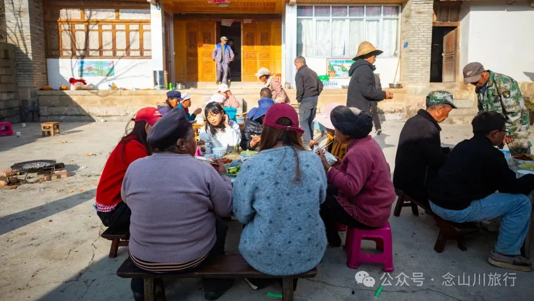 大理巍山金沙坪村殺豬飯:一口火燒肉與一次落日晚霞的鄉愁治癒之旅 - 第15张 - 大理旅行 大理巍山金沙坪村殺豬飯:一口火燒肉與一次落日晚霞的鄉愁治癒之旅 - 第15张