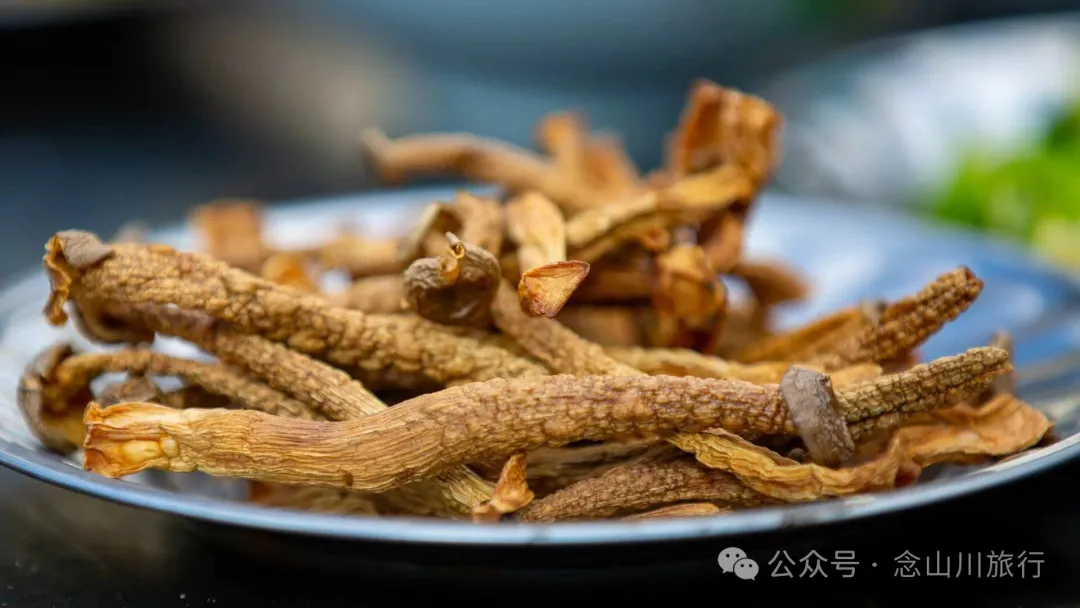 大理巍山金沙坪村殺豬飯:一口火燒肉與一次落日晚霞的鄉愁治癒之旅 - 第22张 - 大理旅行 大理巍山金沙坪村殺豬飯:一口火燒肉與一次落日晚霞的鄉愁治癒之旅 - 第22张