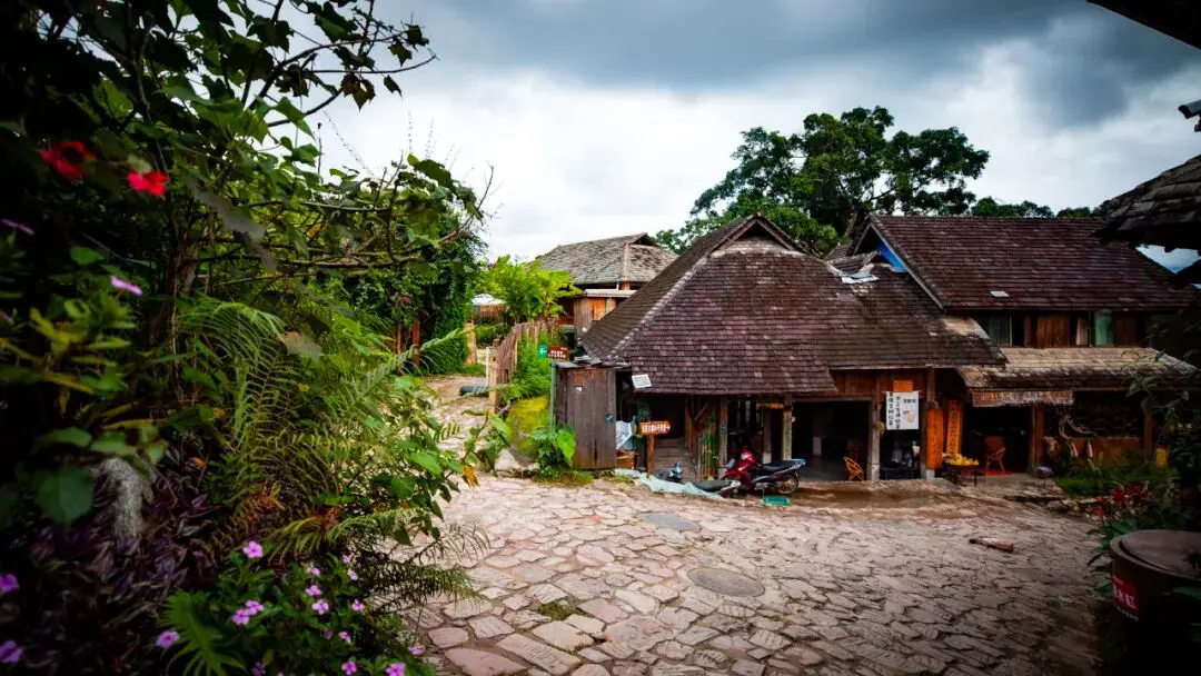 Puer Lancang Wengji Ancient Village: From Sea of Clouds to Cooking Smoke, the Rainy Season Ancient Village Hides the Blang People’s Last Deep Gaze - Image 11