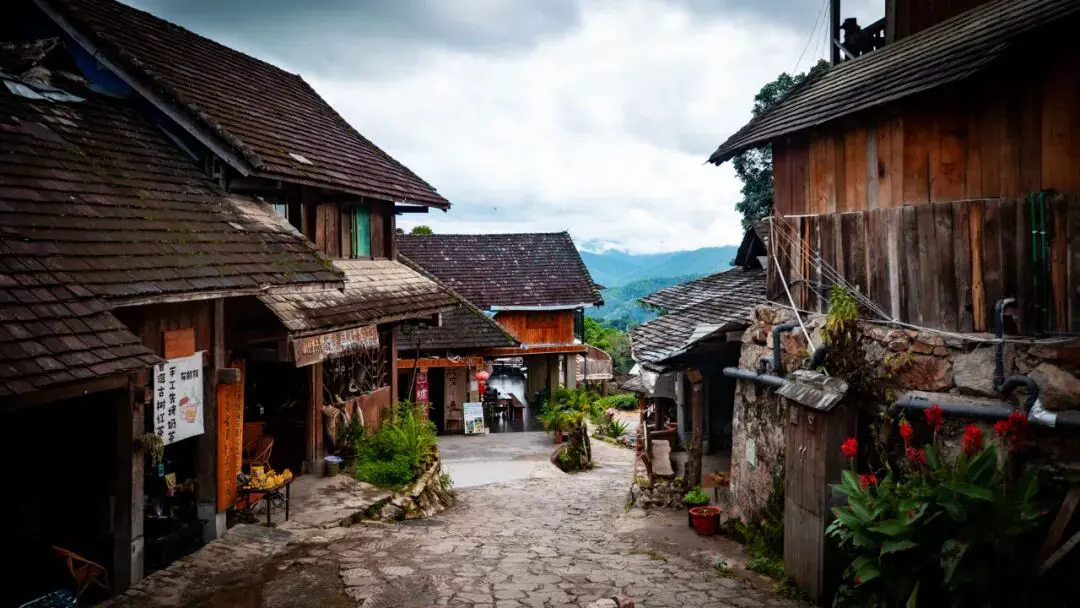 Puer Lancang Wengji Ancient Village: From Sea of Clouds to Cooking Smoke, the Rainy Season Ancient Village Hides the Blang People’s Last Deep Gaze - Image 12