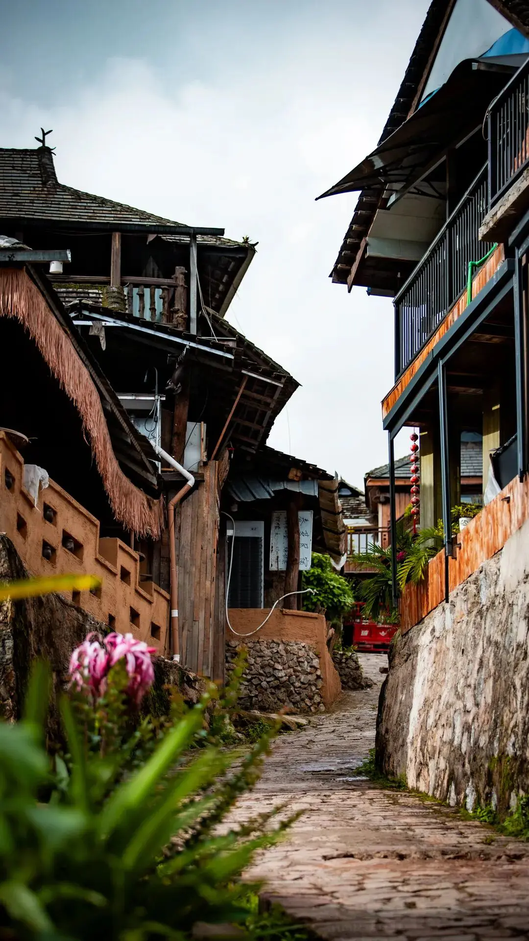 Puer Lancang Wengji Ancient Village: From Sea of Clouds to Cooking Smoke, the Rainy Season Ancient Village Hides the Blang People’s Last Deep Gaze - Image 15