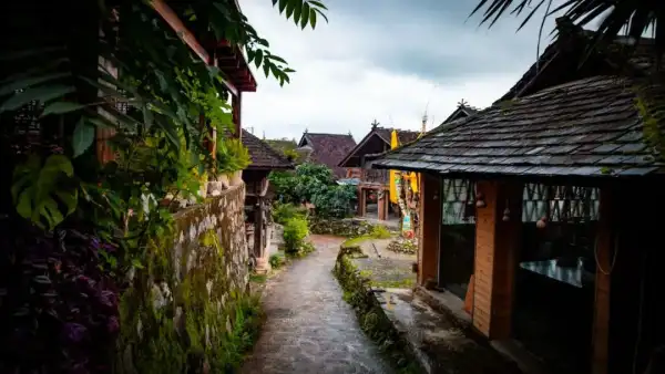 普洱澜沧翁基古寨:从云海到炊烟,雨季的古寨藏着布朗族最后的深沉眼眸