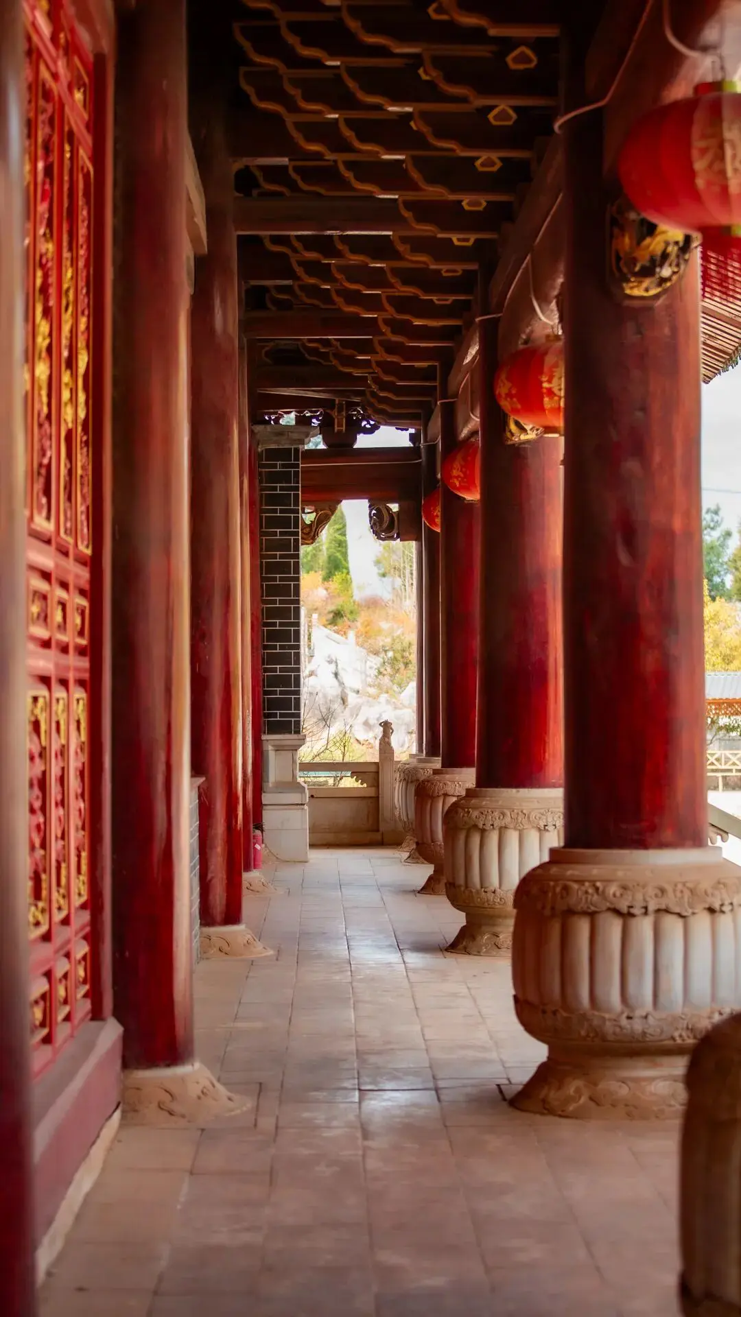 Honghe Gejiu Laoyin Mountain: Giant Rocks Overwhelm the City, Jin Lake as a Mirror, Ancient Temple Stands on the Summit for Three Hundred Years - Image 14