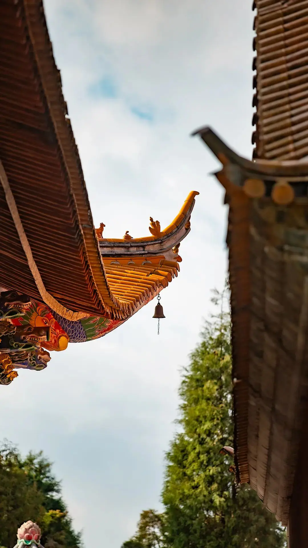 Honghe Gejiu Laoyin Mountain: Giant Rocks Overwhelm the City, Jin Lake as a Mirror, Ancient Temple Stands on the Summit for Three Hundred Years - Image 17