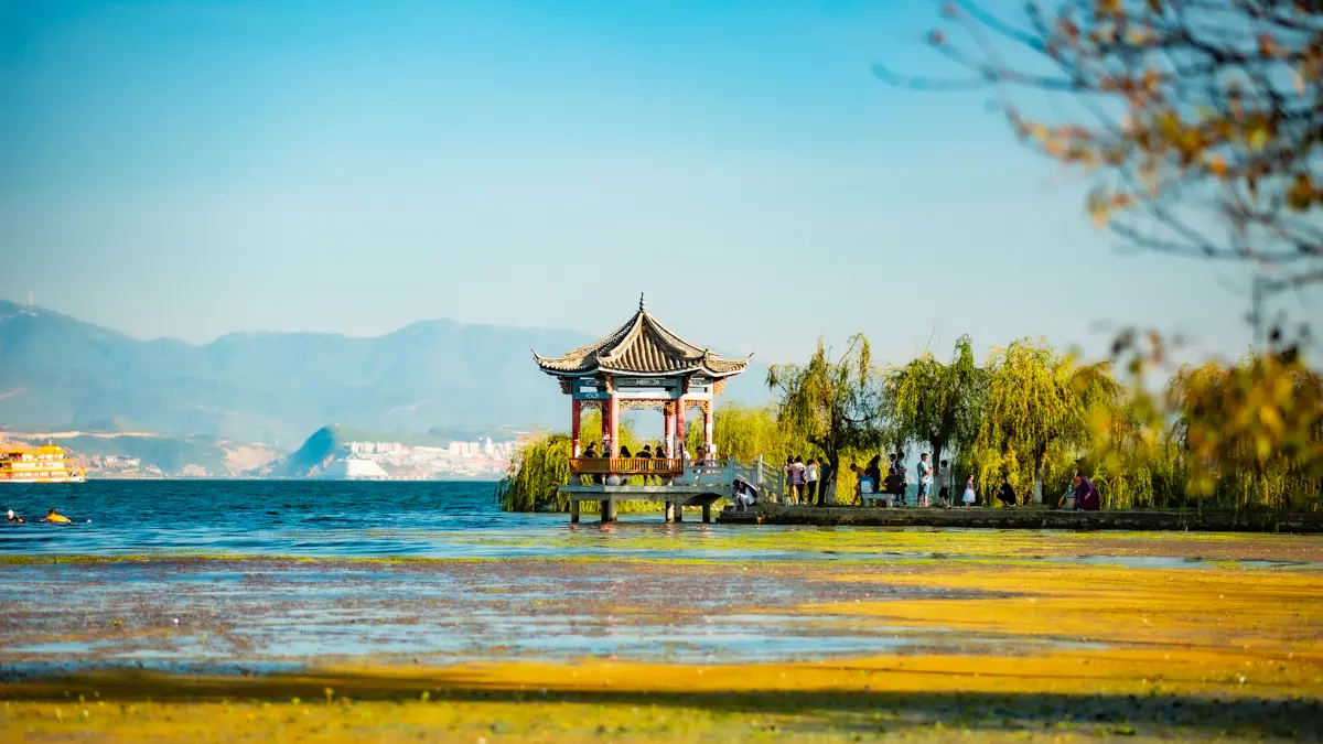 山海相契,轻抚柔光:忆大理一次罕见的海边降雪 - 第4张