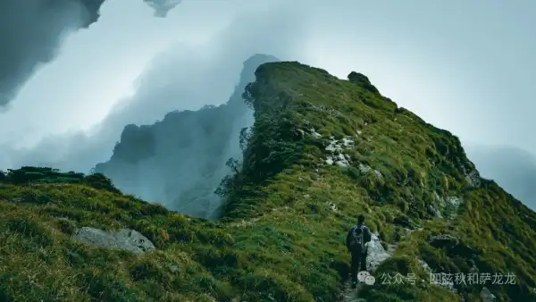 两次徒步大理苍山小岑峰,1天内领略苍山春夏秋冬的绝美风景