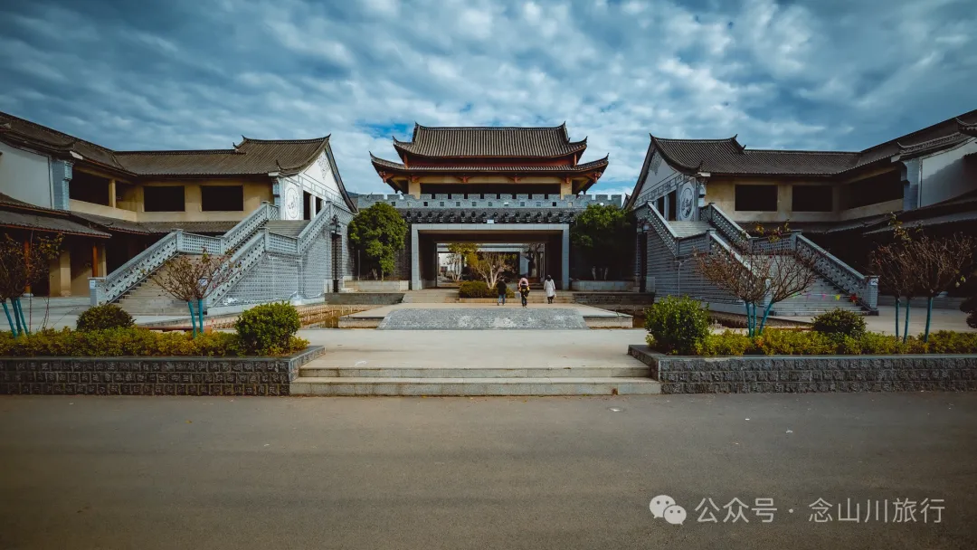 大理剑川木雕小镇:穿越千年的中式建筑美学与白族匠心传承 - 第6张 - 念山川旅行 大理剑川木雕小镇:穿越千年的中式建筑美学与白族匠心传承 - 第6张