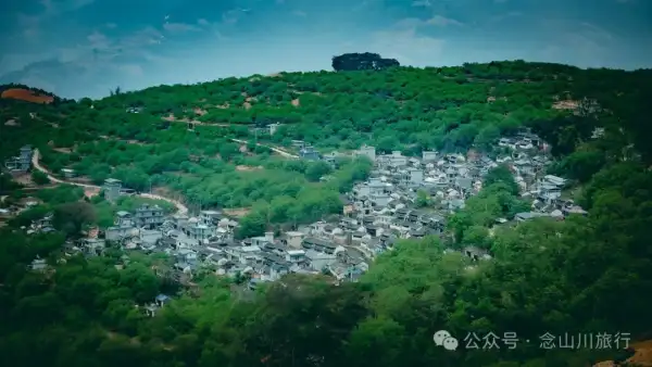 大理南涧小湾东镇老家库村:千年彝寨,宛如漂浮在绿海上的岛屿