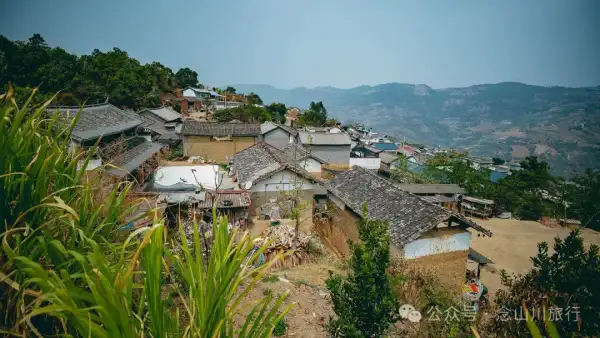 大理巍山牛街乡开度去去利村:地质移民新村展新颜