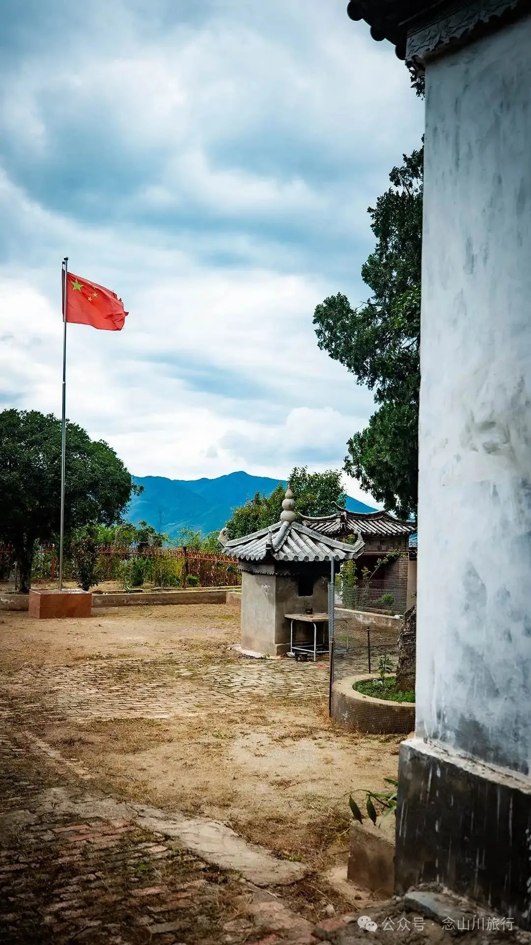 大理巍山巍宝山乡茶客塘村:500年的牛筋条古树朝古井弯腰,打捞沉底的方言 - 第15张 - 念山川旅行 大理巍山巍宝山乡茶客塘村:500年的牛筋条古树朝古井弯腰,打捞沉底的方言 - 第15张