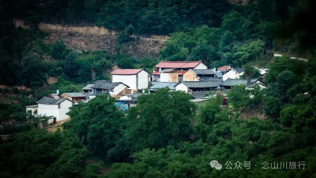 大理巍山巍宝山乡黄家村:村子的钟表,停在公鸡打鸣的时辰 - 第1张 - 念山川旅行 大理巍山巍宝山乡黄家村:村子的钟表,停在公鸡打鸣的时辰 - 第1张