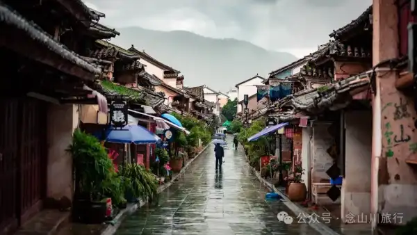 火把节·雨幕下的巍山古城:雨水浇不灭的千年炽热