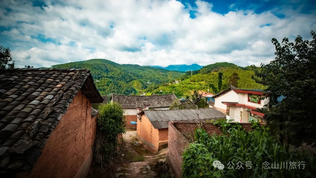 大理南涧宝华镇阿木腊大村:清晨的光是慢动作的——它一寸寸挪过屋檐,怕吵醒昨夜的梦 - 第12张 - 念山川旅行 大理南涧宝华镇阿木腊大村:清晨的光是慢动作的——它一寸寸挪过屋檐,怕吵醒昨夜的梦 - 第12张