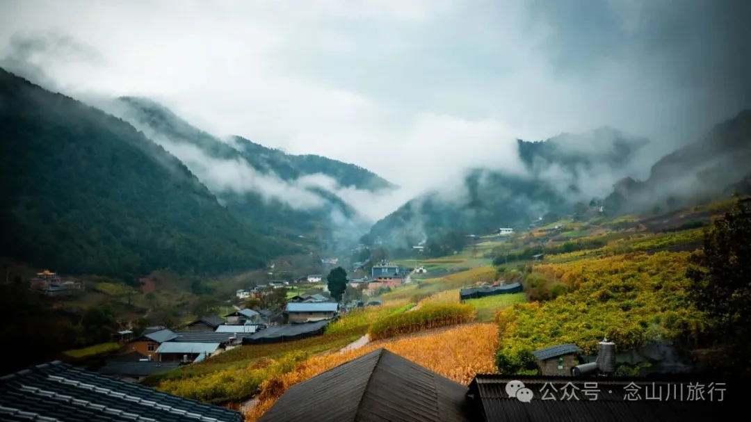 静坐云间的藏族村落，深秋偏遇一场烂漫花开 - 第3张
