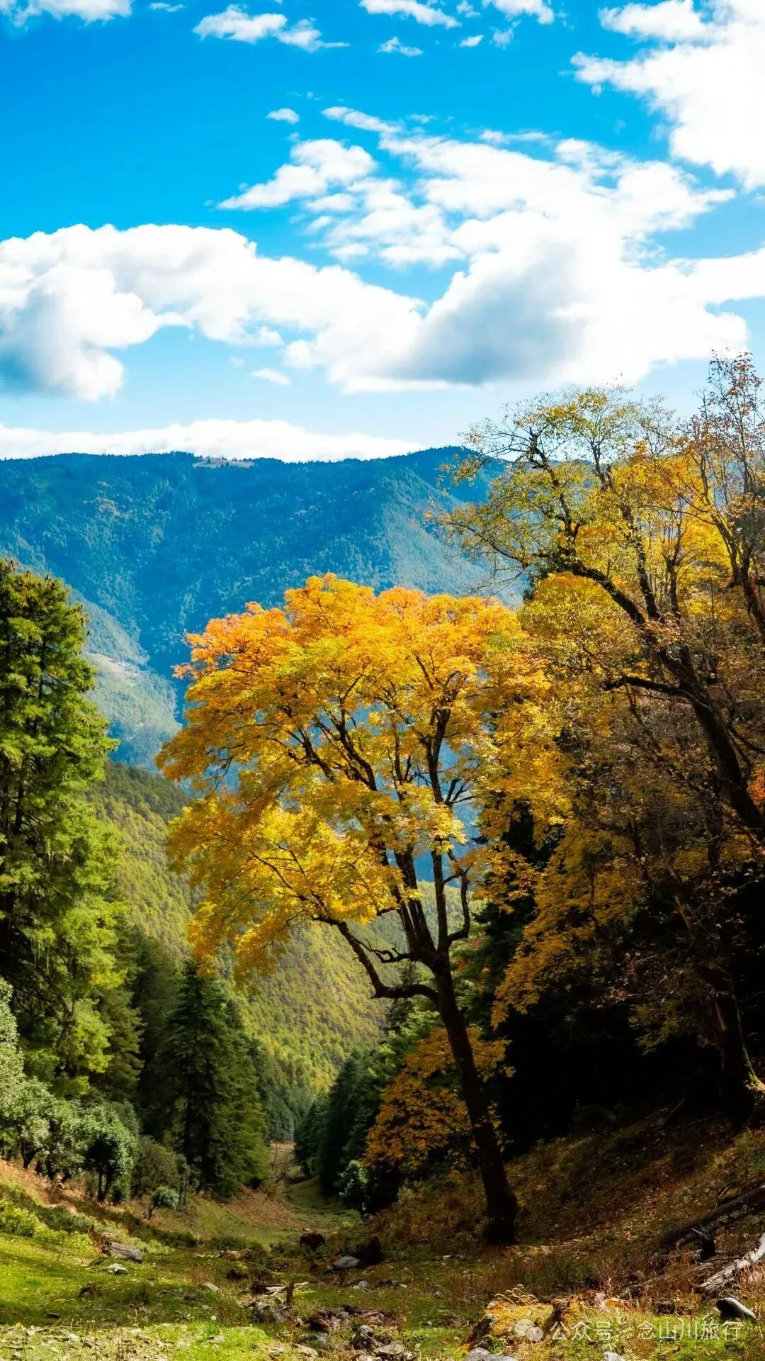 俯瞰塔城，远望达摩祖师洞和石卡雪山，秋冬季很适合来巴珠这条徒步路线 - 第12张