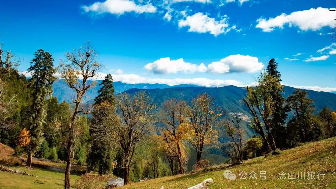 俯瞰塔城，远望达摩祖师洞和石卡雪山，秋冬季很适合来巴珠这条徒步路线 - 第15张
