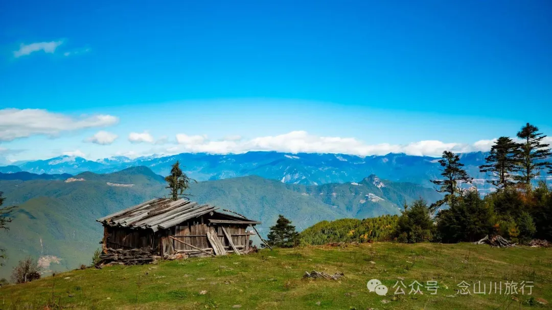 俯瞰塔城，远望达摩祖师洞和石卡雪山，秋冬季很适合来巴珠这条徒步路线 - 第19张