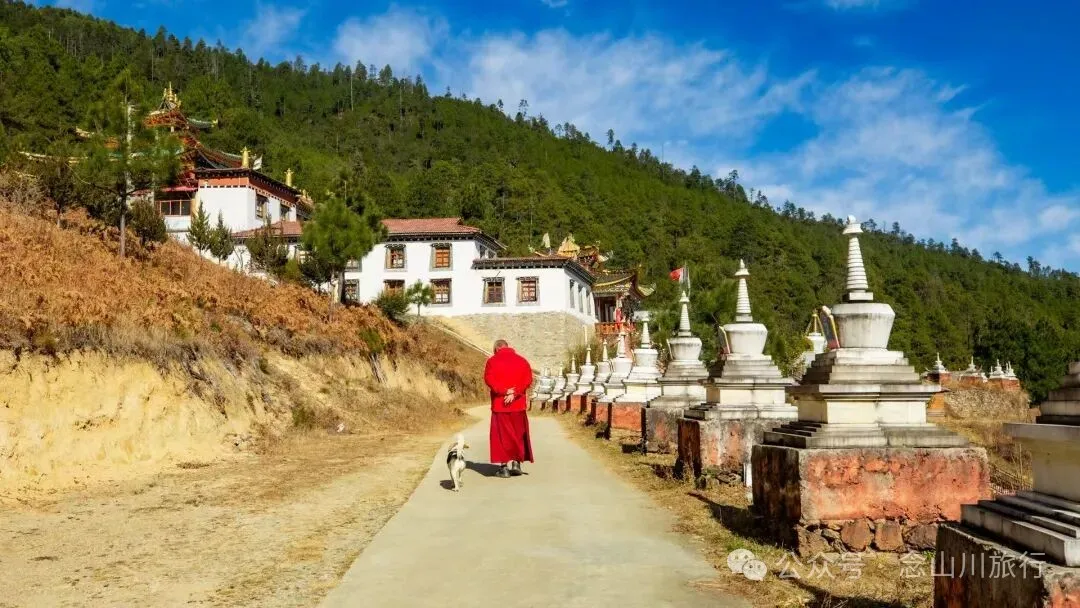 寻访藏传佛教寺庙达来寺，在未完工的殿堂里，遇见一座正在进行的信仰 - 第2张