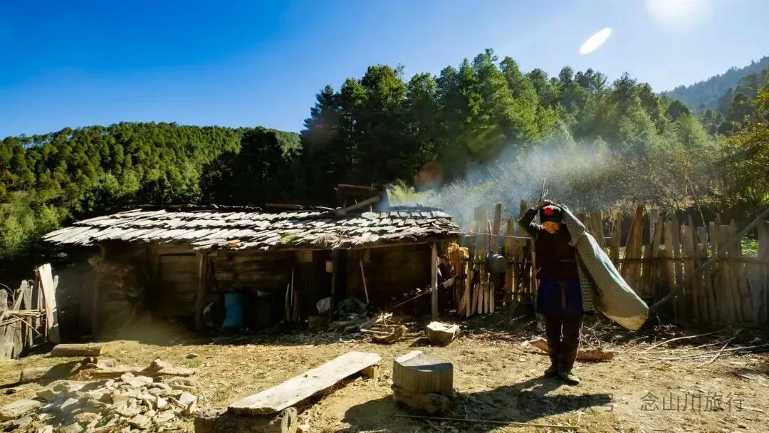 一根竹棍，一双绿色胶鞋，70岁的他们就这样去爬山了 - 第10张