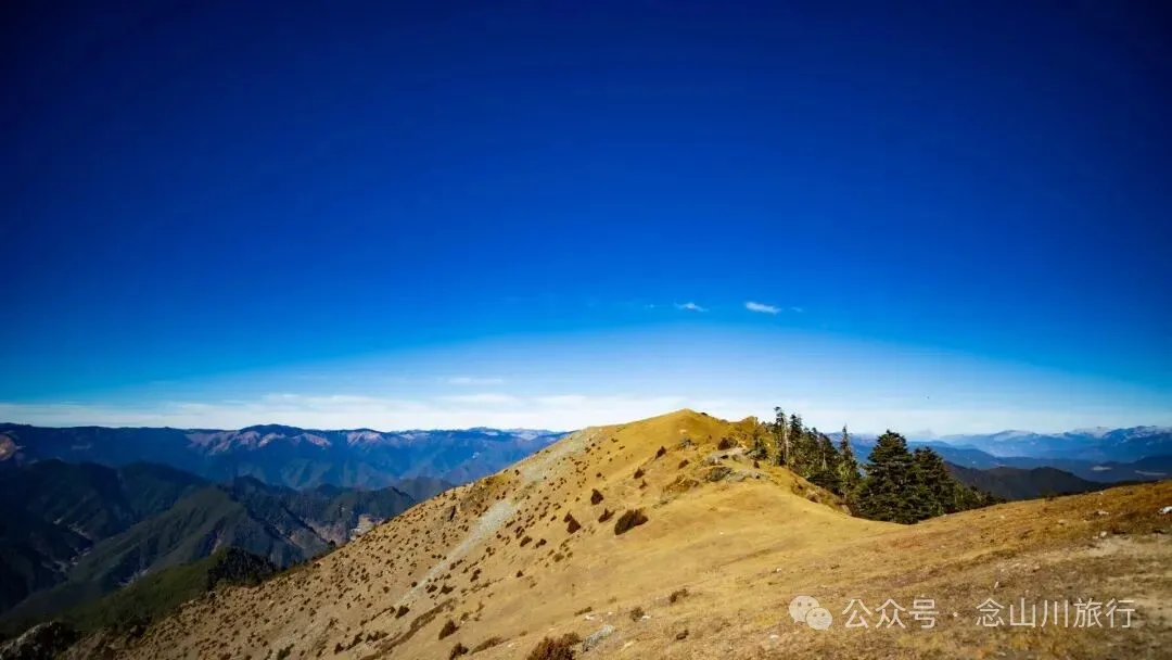 10公里翻山路的艰辛，结束于山顶牧场的小木屋——记徒步格瓦木大环线之旅 - 第1张