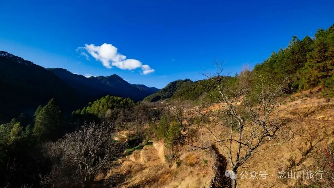云南冬日，隐居山中：一条环线徒步的沉静旅程 - 第1张