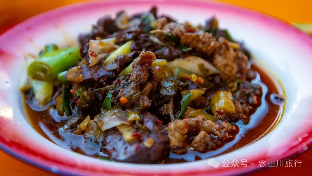 大理巍山彝族婚礼上的传统美食：香而不辣，油而不腻 - 第12张